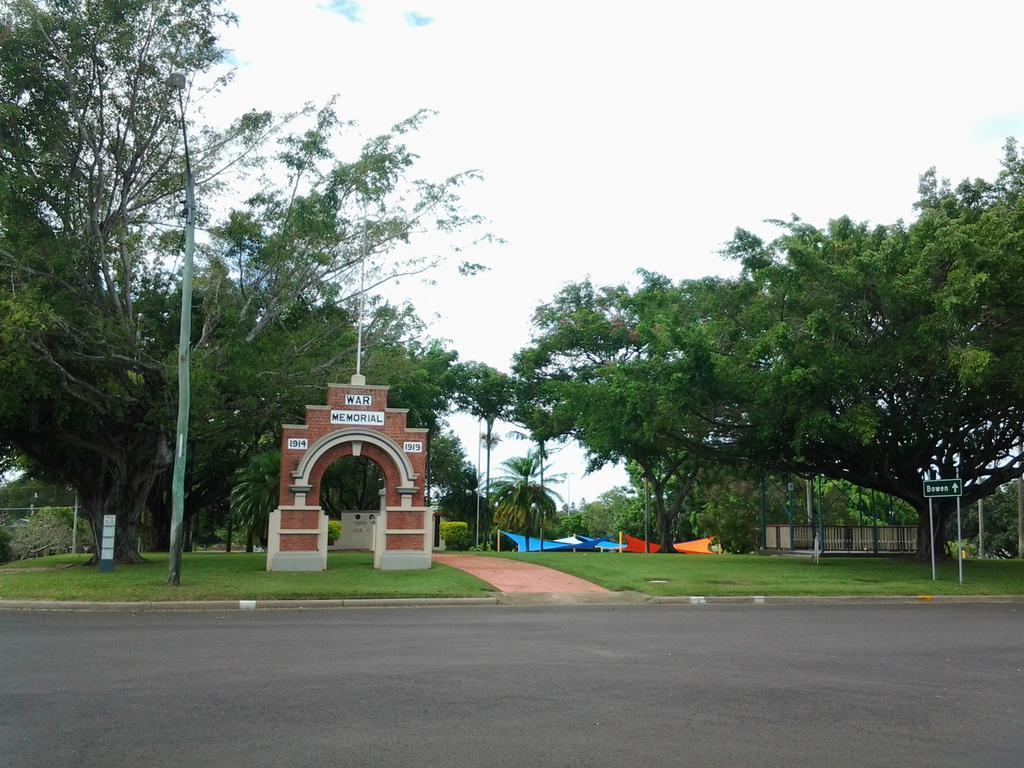 Tropical City Motor Inn Ayr Ngoại thất bức ảnh